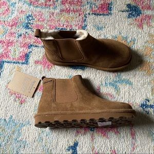NWT Bearpaw Drew Chelsea Hickory Boots 8